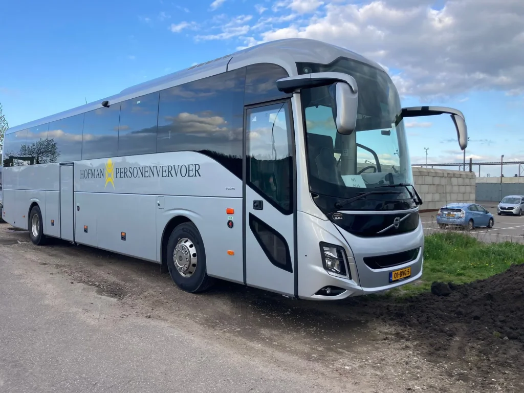 Volvo 9700 touringcar van Hofman Personenvervoer